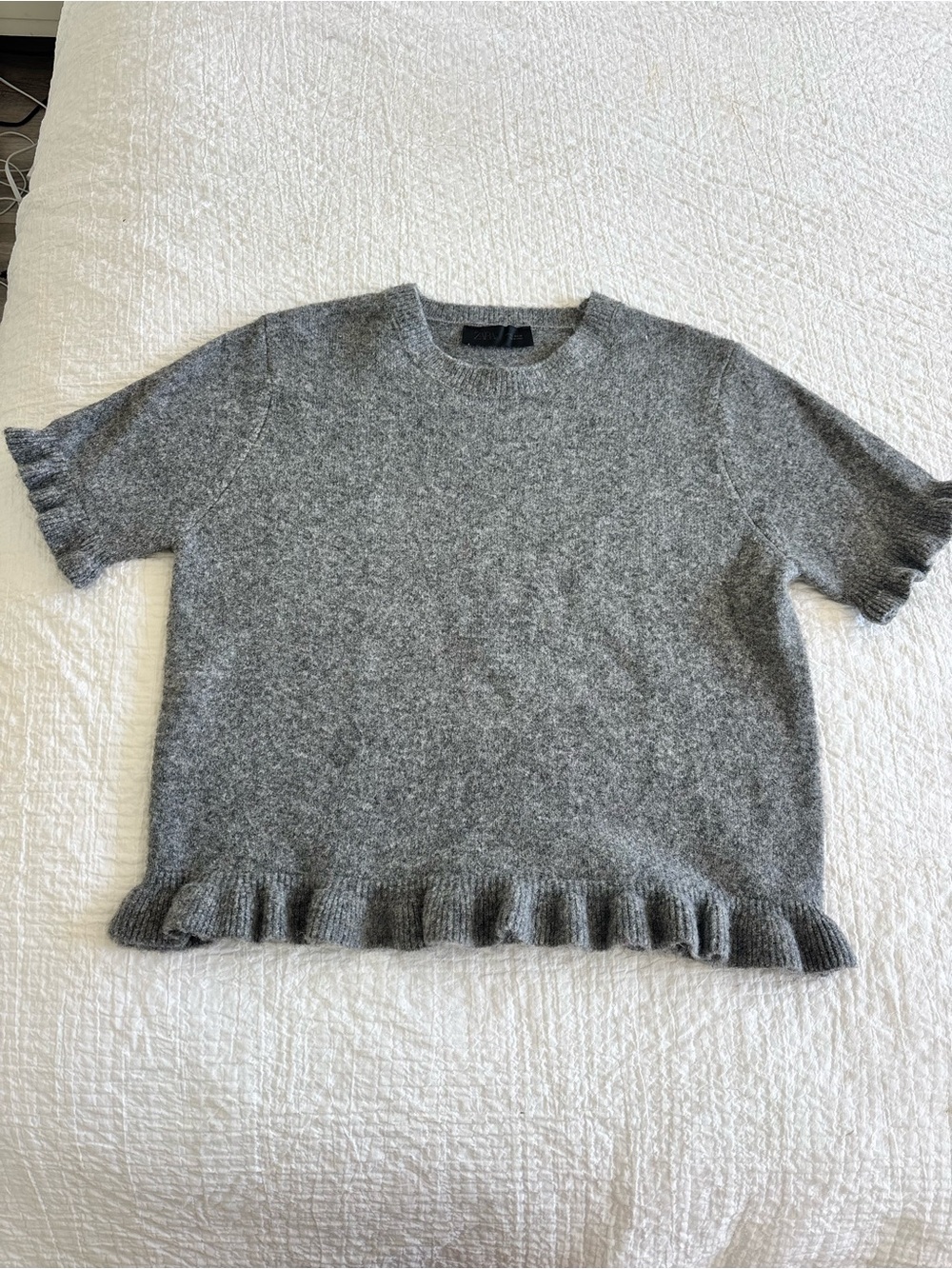 Zara Knit Ruffle Hem Short Sleeve Sweater Gray Soft & Cozy Size L